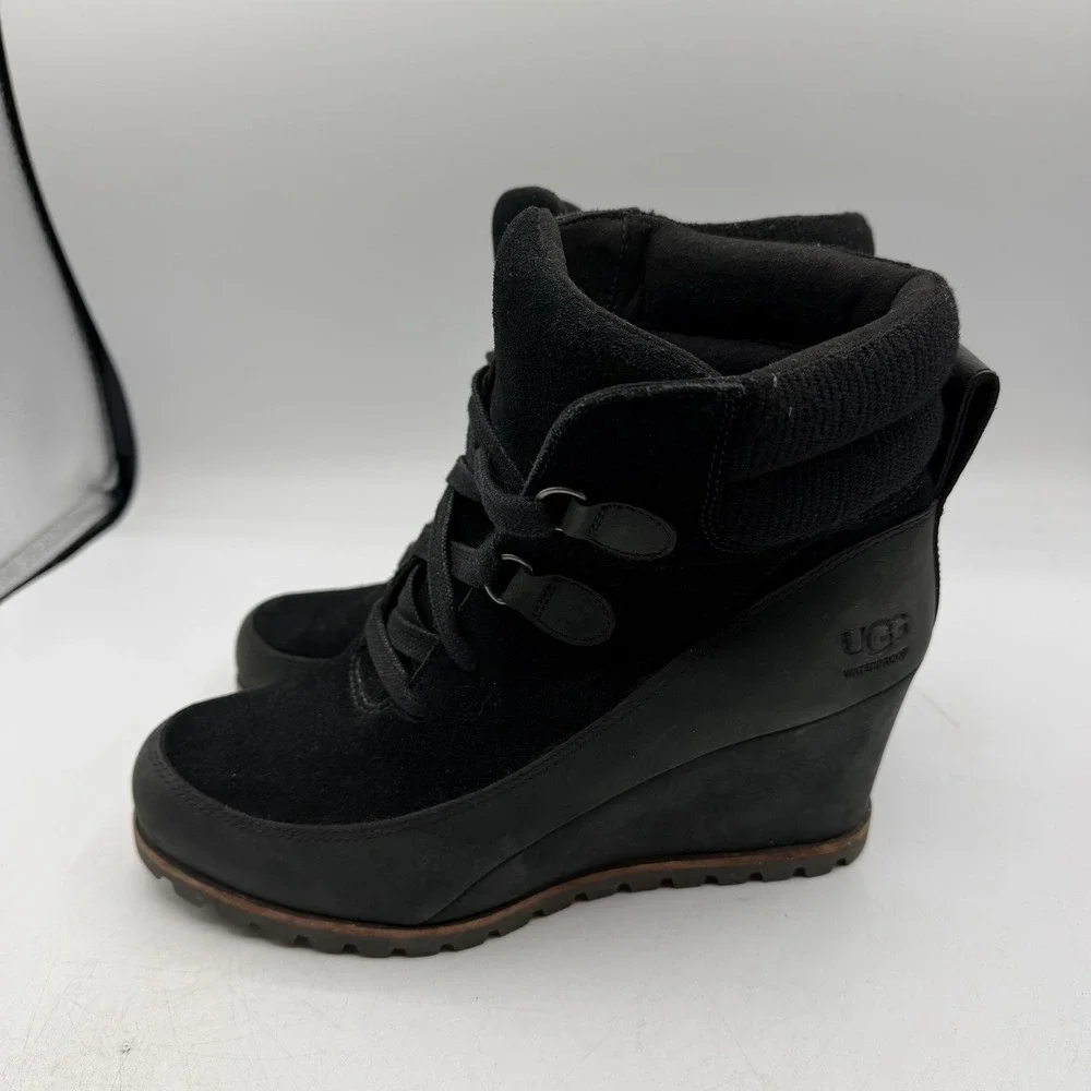 UGG Kriston Mole‎ Wedge Boots Womens Sz 8.5 Black Leather Waterproof 1108629
